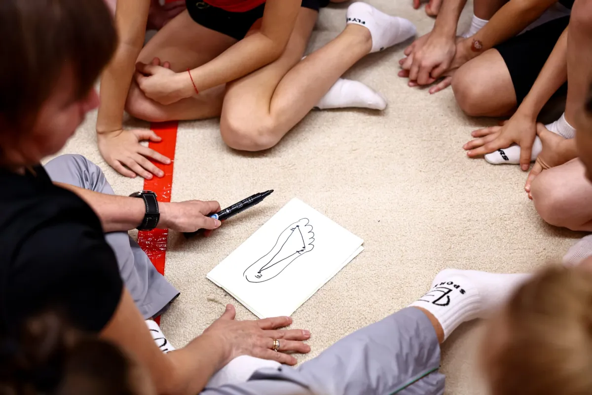 Explaining foot placement during a session